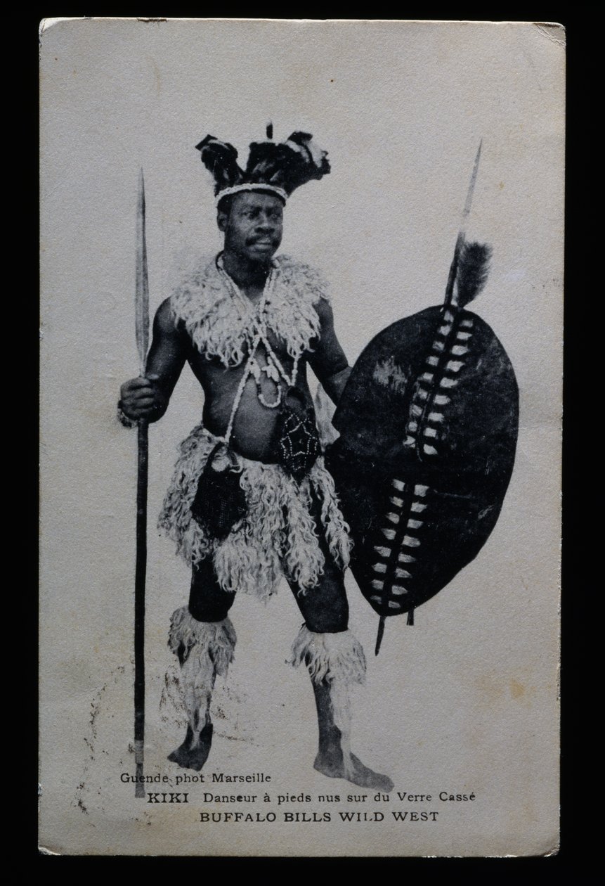 Kiki, danser die blootsvoets op gebroken glas danste, Buffalo Bill (William Frederick Cody) door French Photographer