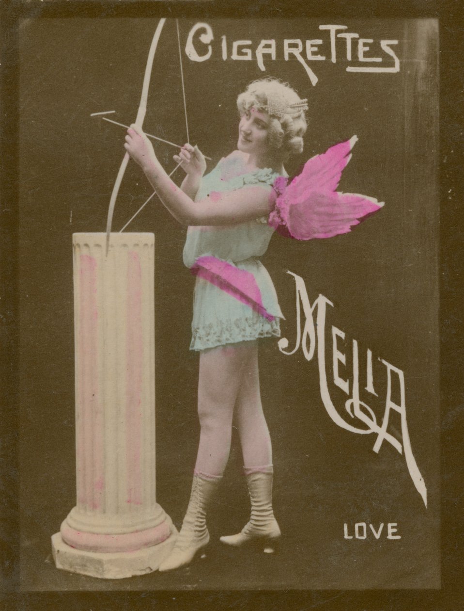 Liefde, meisje verkleed als Cupido (foto) door French Photographer