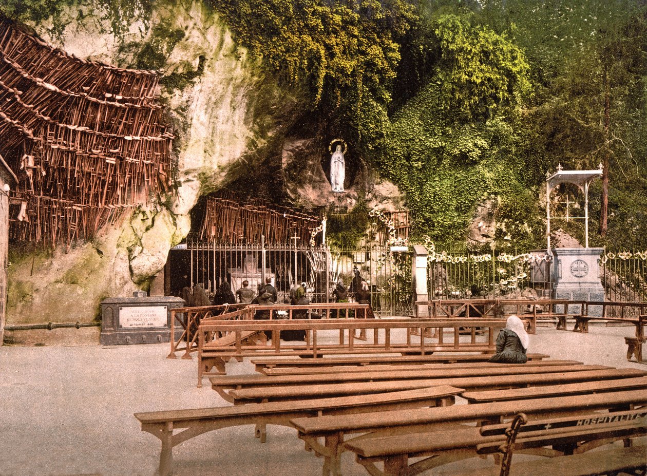 Onze-Lieve-Vrouw van Lourdes, 1890-1900 door French Photographer