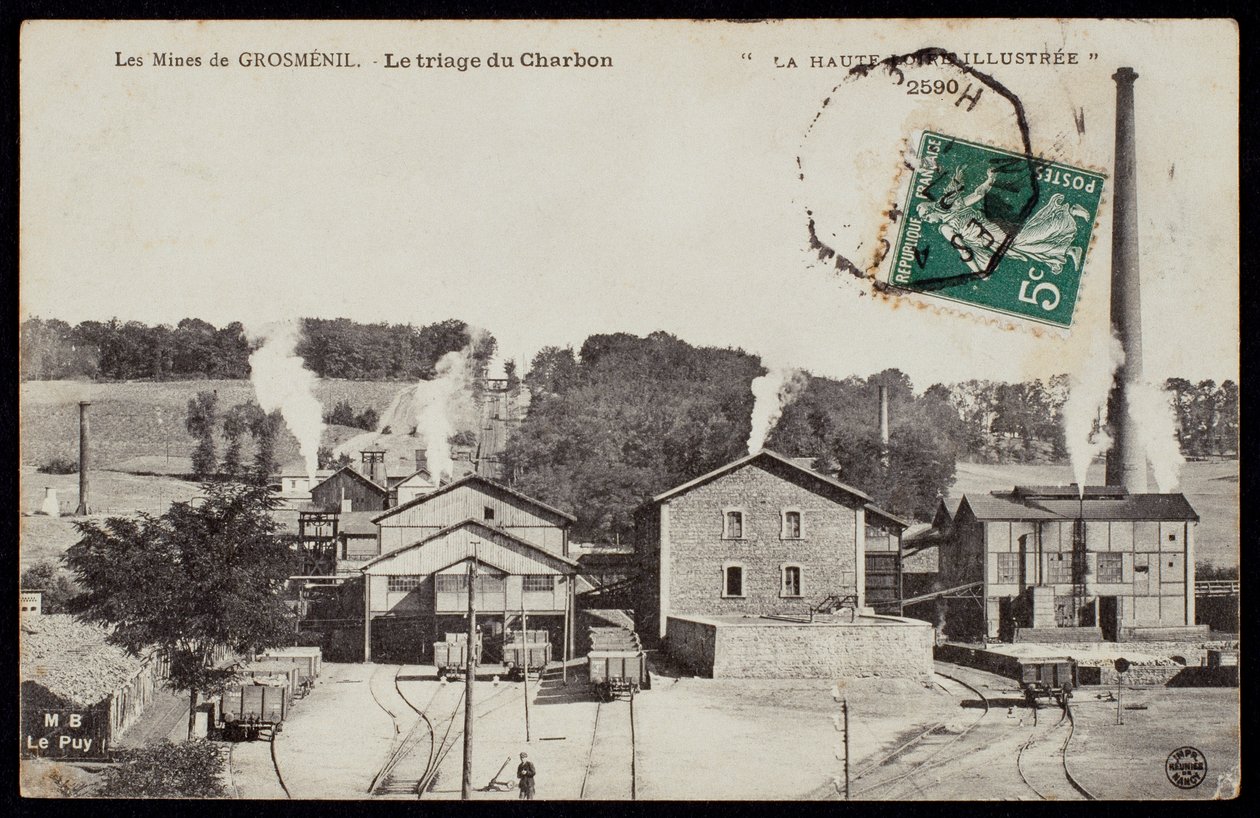 Ansichtkaart met de mijnen van Grosmenil, kolen sorteren, Haute-Loire, ca.1900 door French Photographer