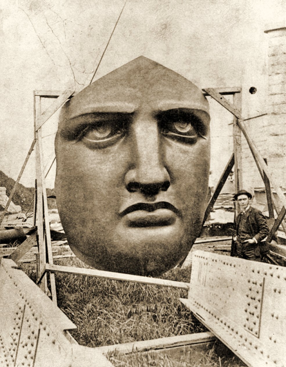 De bouw van het Vrijheidsbeeld, detail (gezicht), ca. 1876 door French Photographer