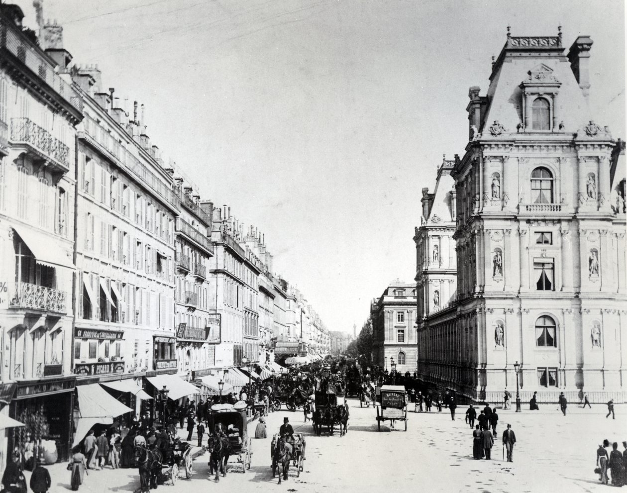 De rue de Rivoli en het nieuwe stadhuis, ca. 1882 door French Photographer