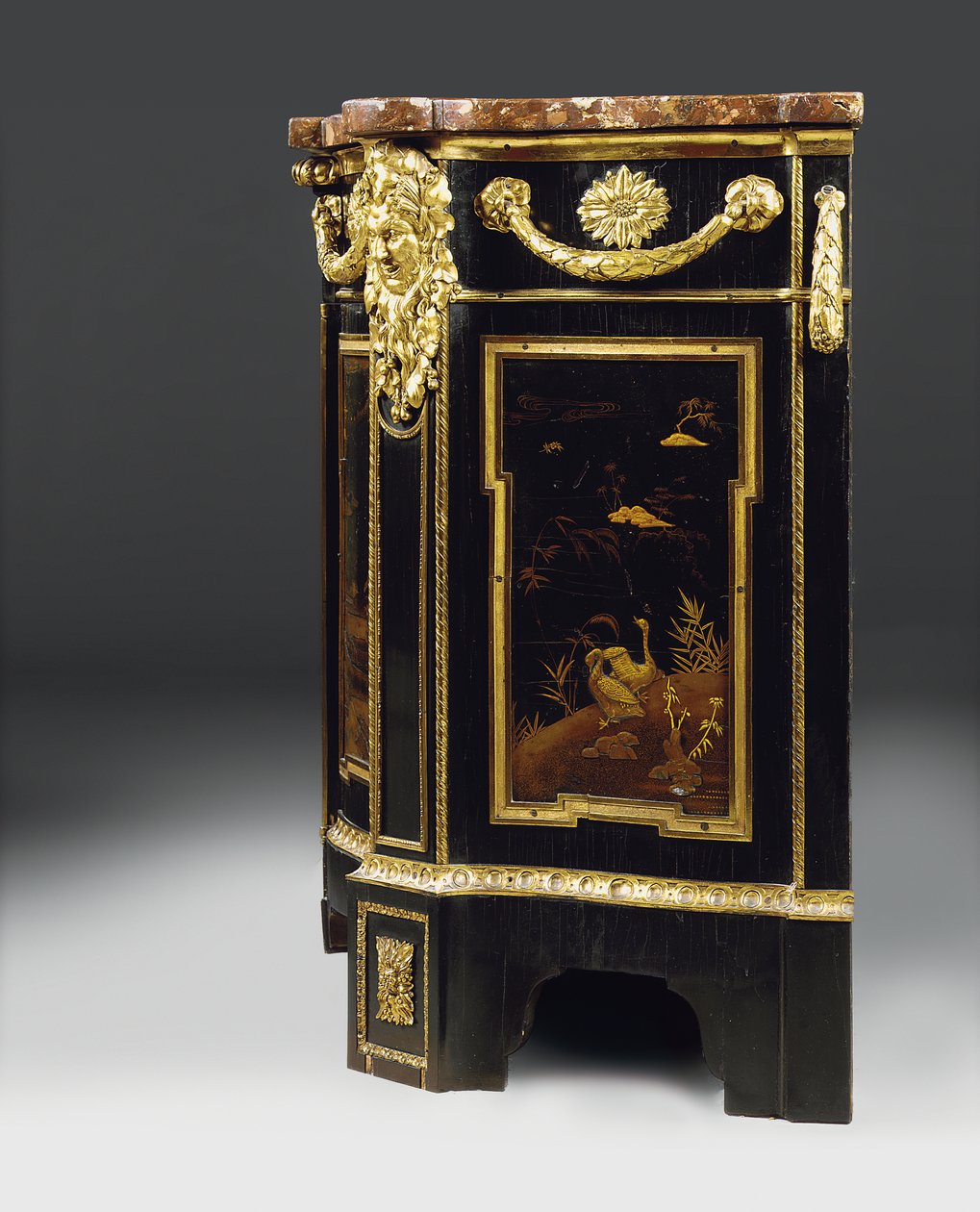Een late Louis XV commode, ca. 1763-70 door French School