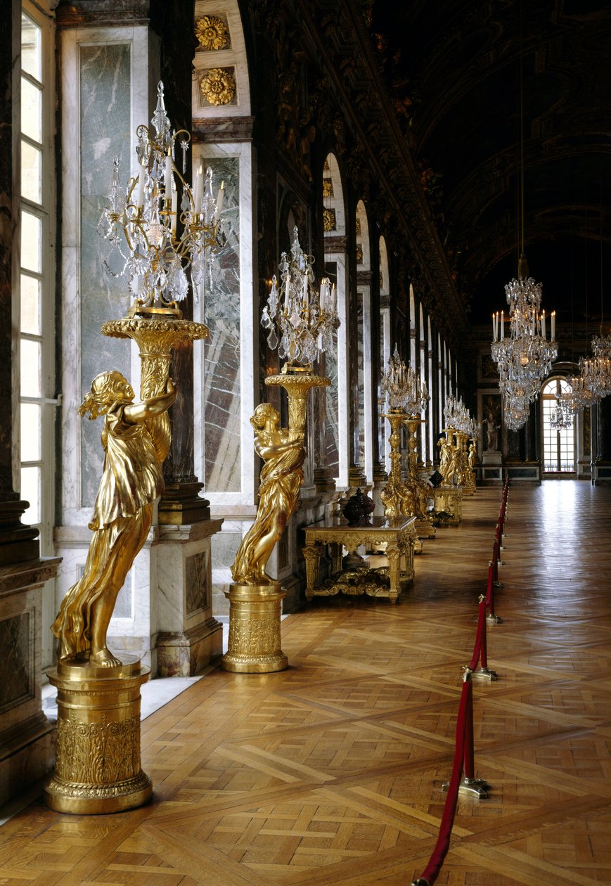 Architectuur: uitzicht op de gerestaureerde IJsgalerij. Versailles. Musee du Chateau door French School