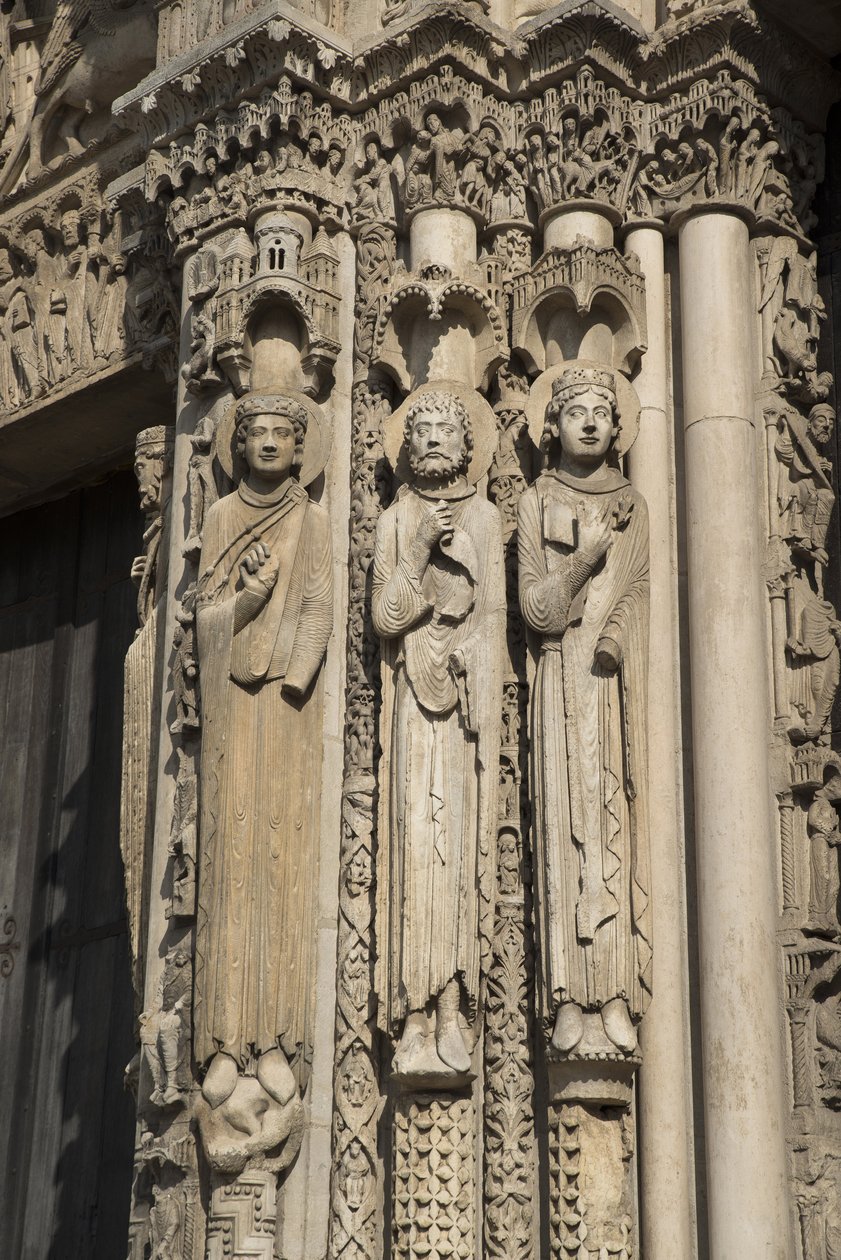 Kathedraal van Chartres, detail van de linkerzijde van de baai rechts van de koninklijke poort, van links naar rechts, een koning, Roland, Lodewijk VII door French School