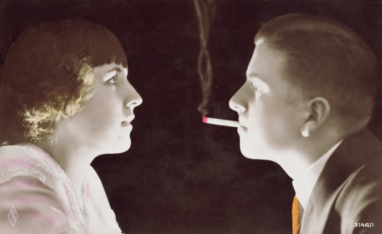 Koppel met een sigaret, 1917 door French School