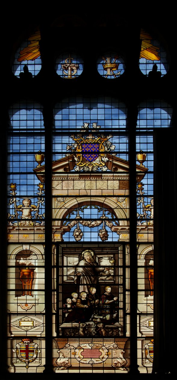 Met het zuidelijke raam in de kapel in het Kasteel van Chantilly door French School
