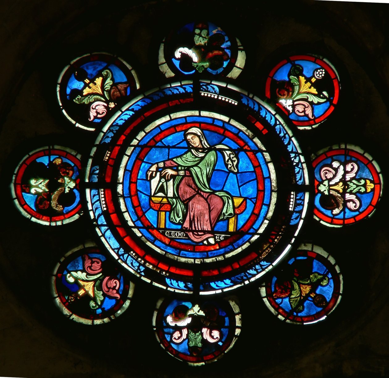 Detail van het noordelijke roosvenster met meetkunde uit de vrije kunsten door French School