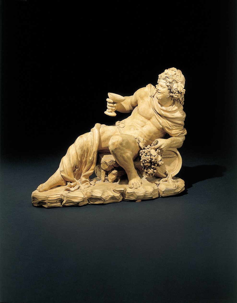 Beeld van Bacchus liggend met een glas wijn, ca. 1770 door French School