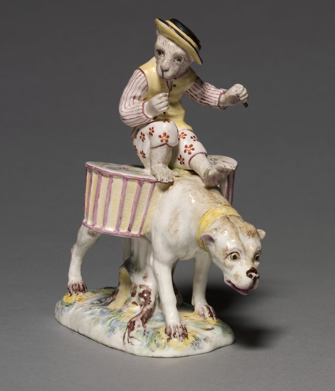 Figuur van een aap op een hond, fabrikant Mennecy-Villeroy Fabriek, Frankrijk, ca. 1760 door French School
