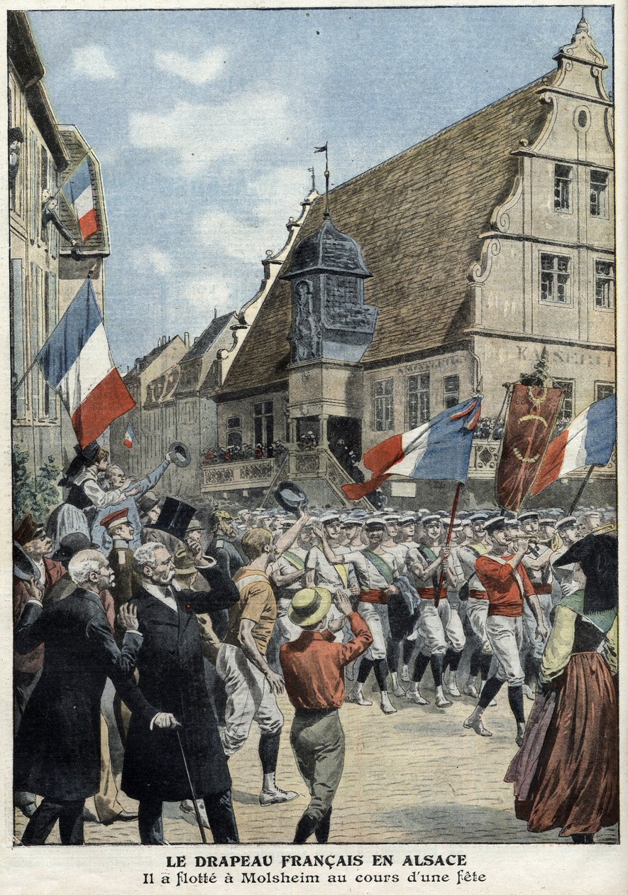 De Franse vlag wappert weer in de straten van Molsheim, Elzas, tijdens de sportbeurs in 