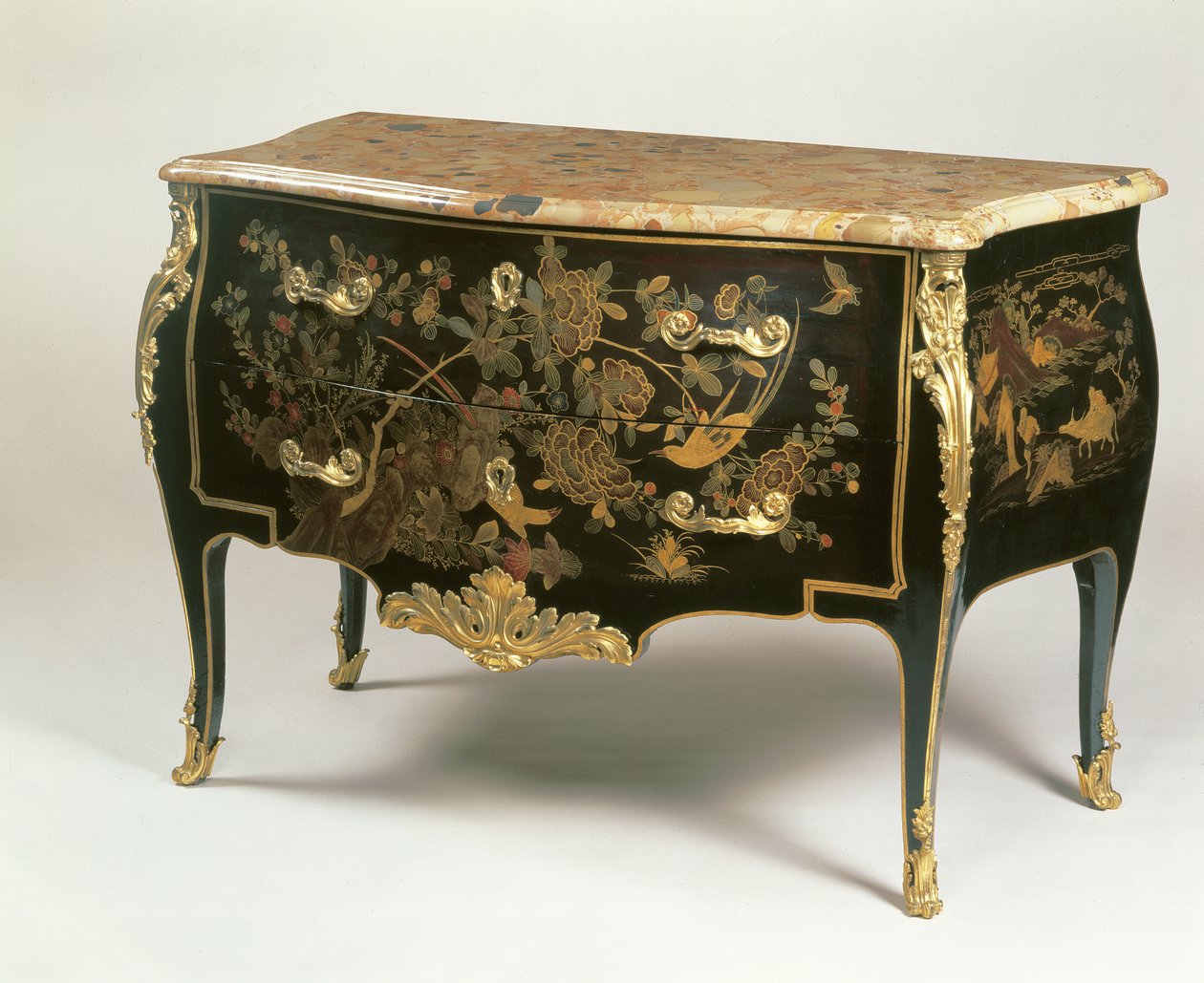 Louis XV Commode in de stijl van Macret door French School
