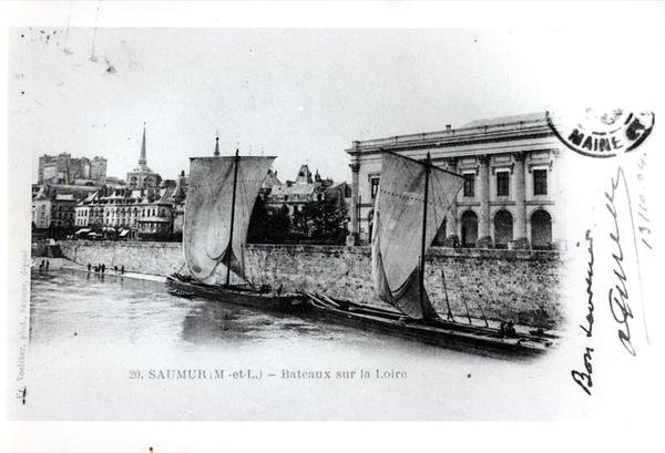 Ansichtkaart met schepen op de Loire bij Saumur, Frankrijk, voor 1914 door French School