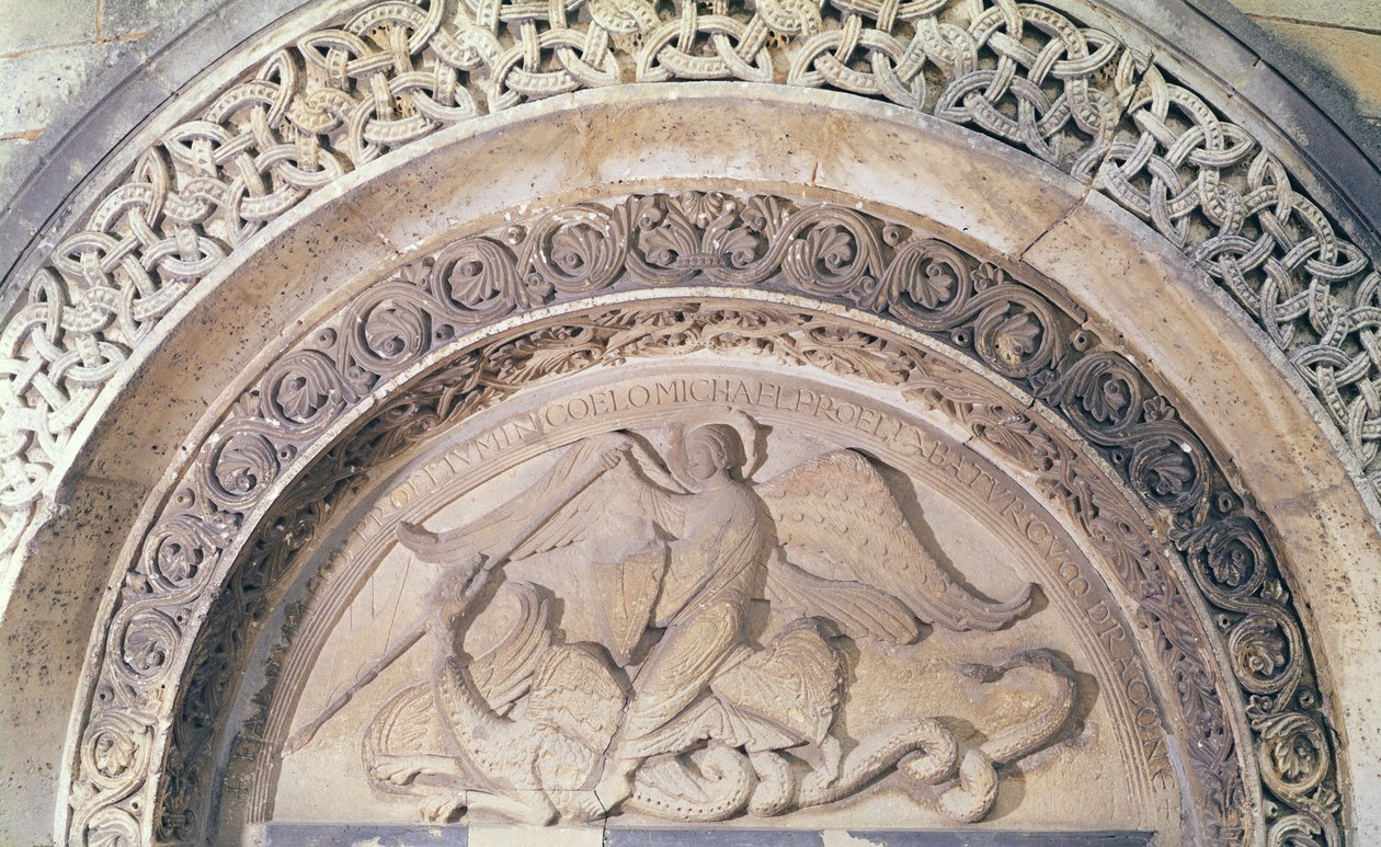 Reliëf van het timpaan met St. Michael en de draak door French School