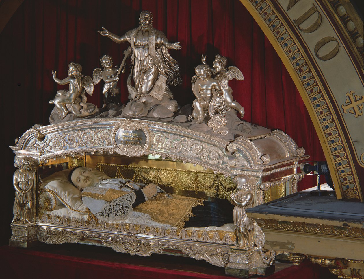 Het schrijn van St. Vincent de Paul (1581-1660) 1827 (zilver) door French School