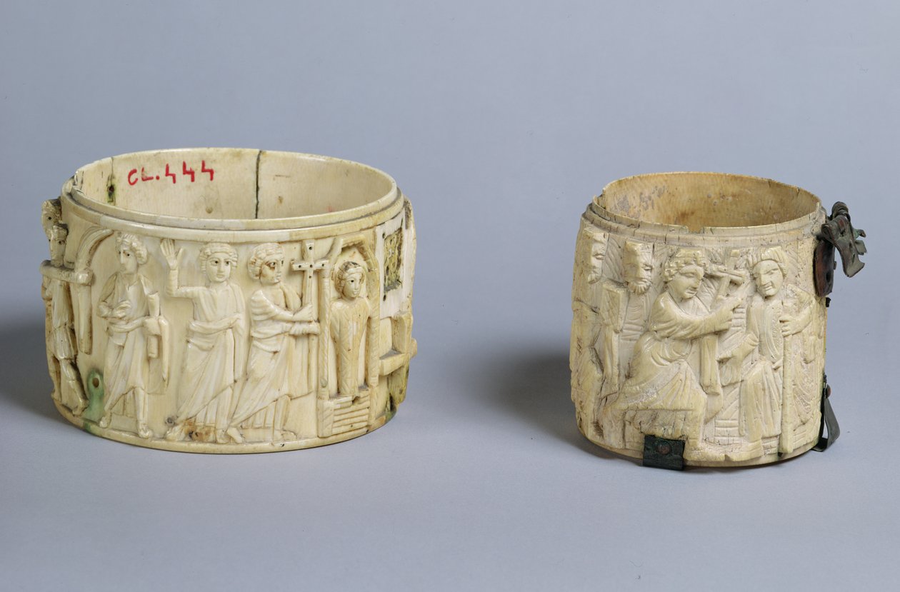 Twee pyx met reliëfs die de opstanding van Lazarus en Christus die een blindgeboren man geneest, 6e-7e eeuw door French School