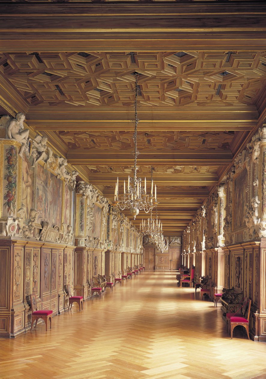 Uitzicht over de lengte van de Galerij van Frans I, 1530-40 door French School
