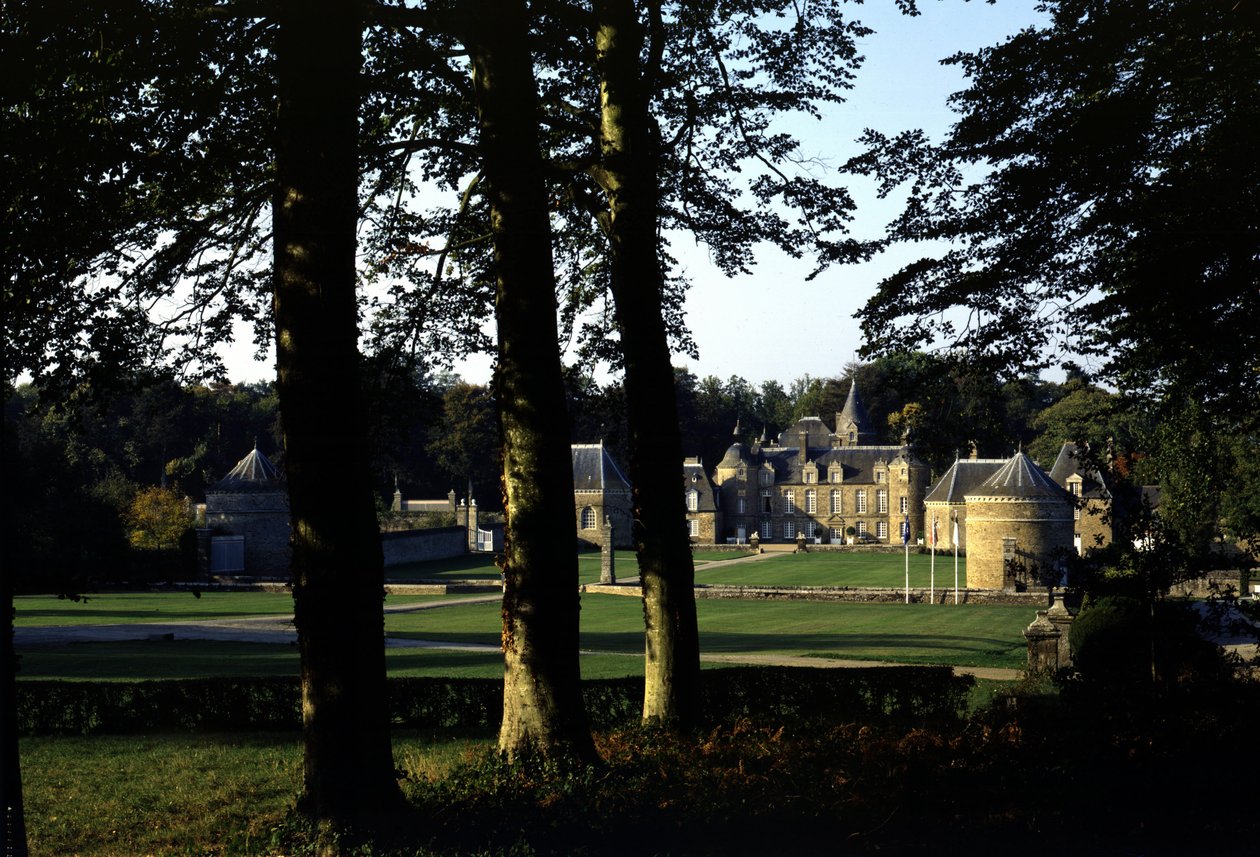 Uitzicht op het Château de la Bourbansais, begonnen in 1583, herwerkt in de 17e eeuw. Pleugueneuc. Ille en Vilaine (35) door French School
