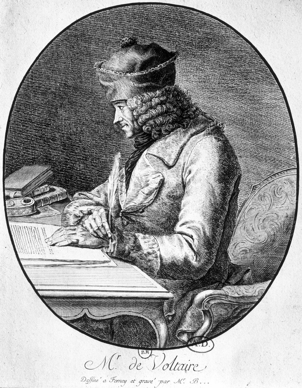 Voltaire aan zijn werktafel door French School