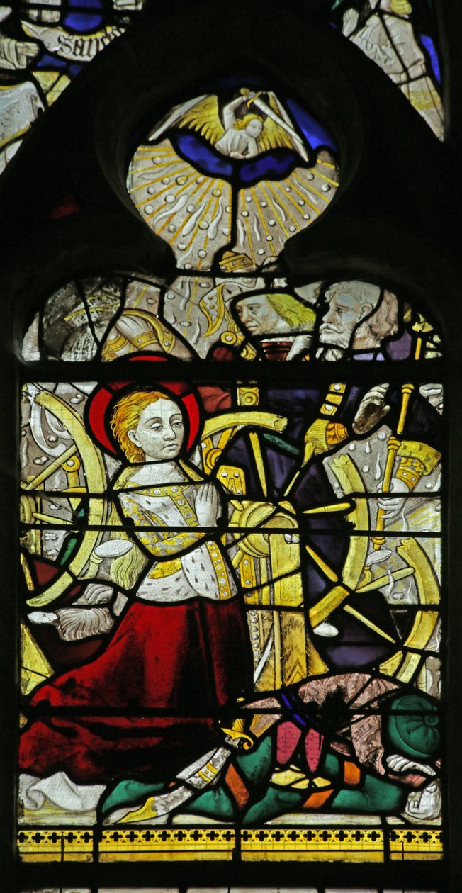 Raam met St. Catharina die bidt en engelen die het wiel breken door stenen te gooien door French School