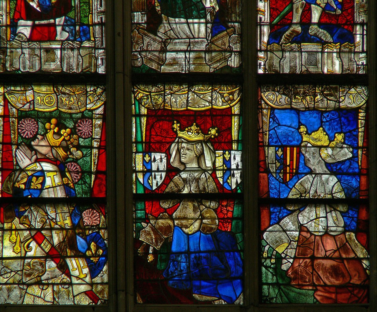 Raam w217 met Lodewijk II van Anjou, Marie de Bretagne (moeder van Lodewijk II), Yoland d
