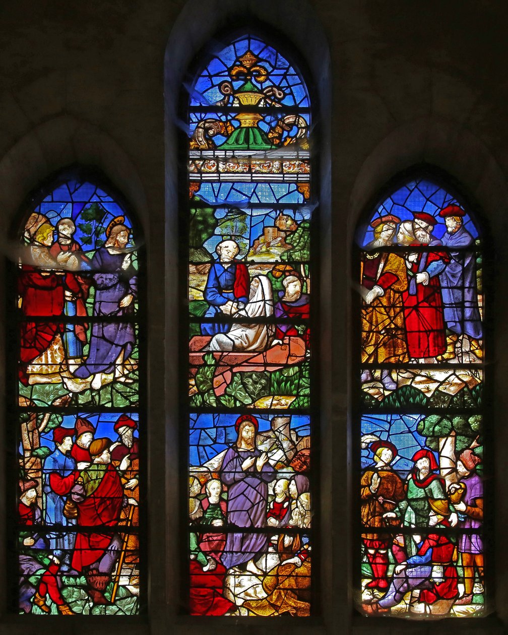 Raam w38 met Christus die predikt en de opwekking van Lazarus door French School