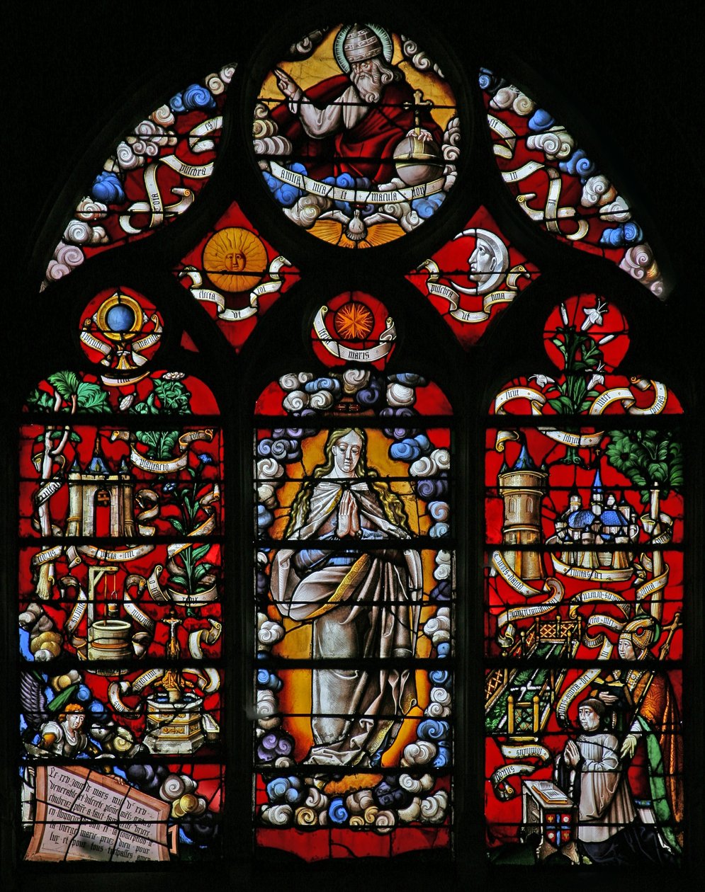Raam w4 met de Onbevlekte Ontvangenis of de Litanie van Loreto door French School