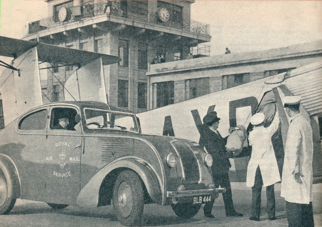 Laden van post aan boord van een Imperial Airways liner op Croydon Airport, ca. 1936 ca. 1937 door GPO