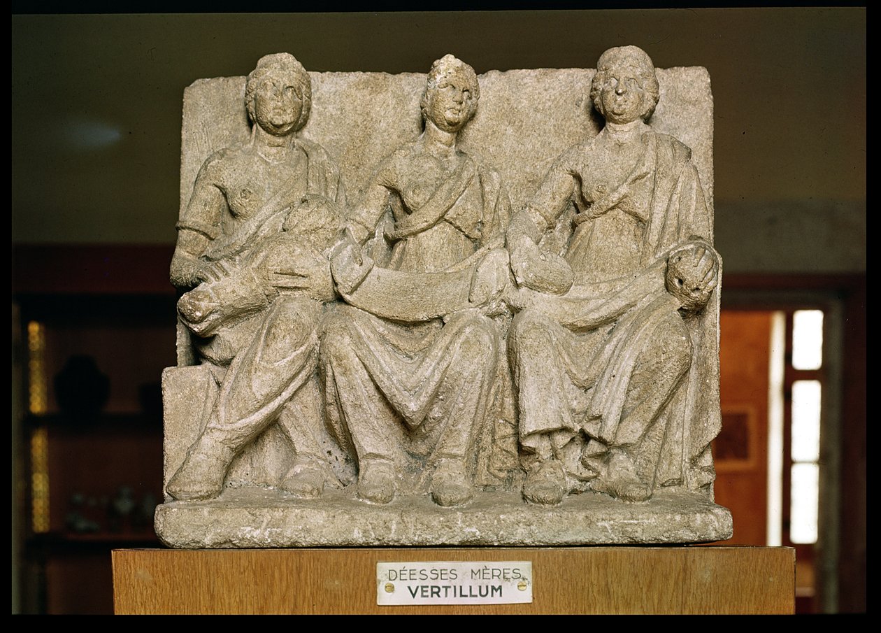 Votiefbeeld van een drievoudige moedergodin door Gallo Roman