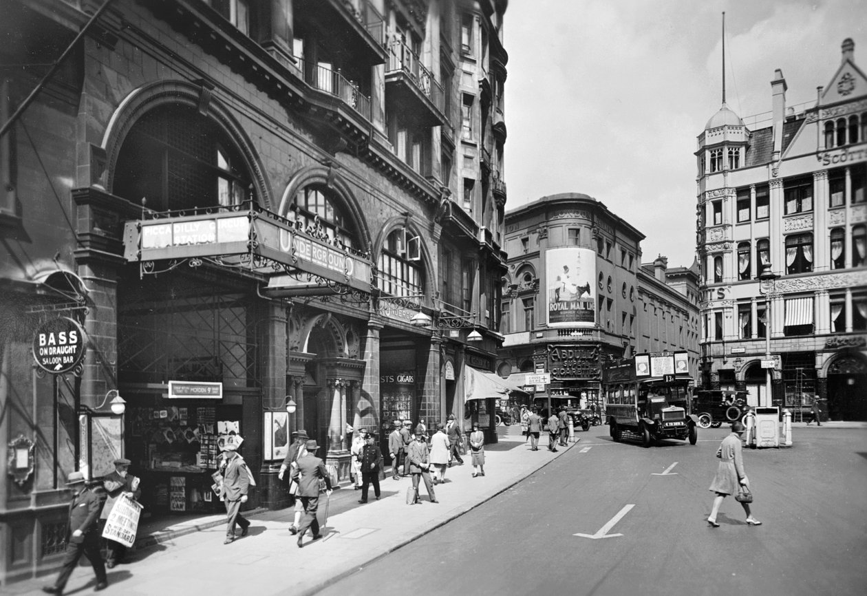 Piccadilly Circus Station, Haymarket ingang, Westminster, Londen door George Davison Reid