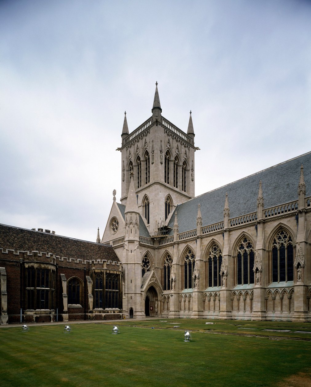 Gotische kunst: uitzicht op Saint John College door George Gilbert Scott