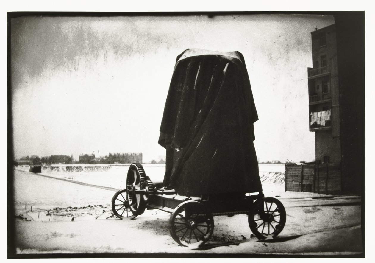 Cementmolen in een winterlandschap bij de Overtoom in Amsterdam door George Hendrik Breitner