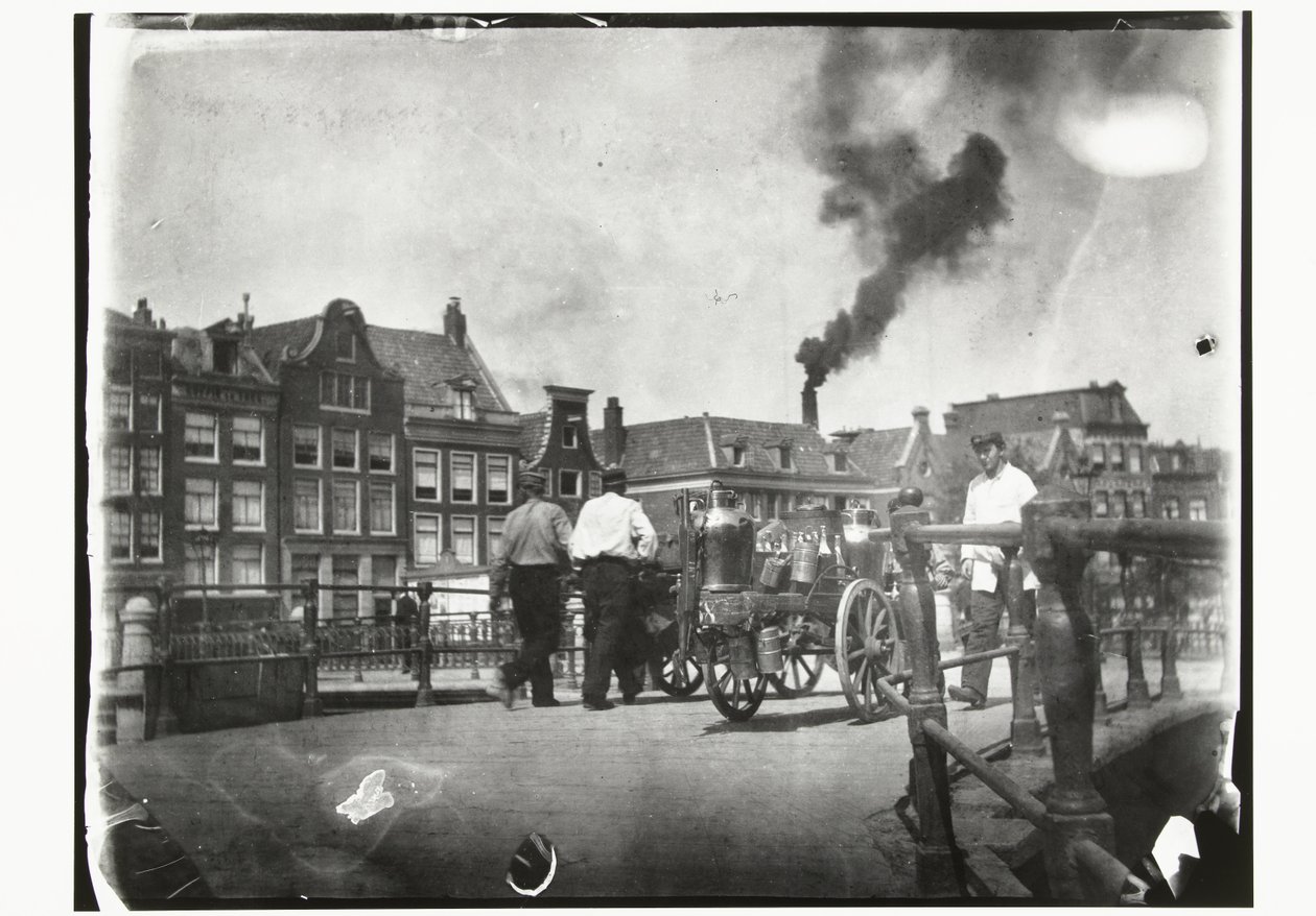 Gezicht op de Prinsengracht bij de brug over de Leidsegracht in Amsterdam door George Hendrik Breitner