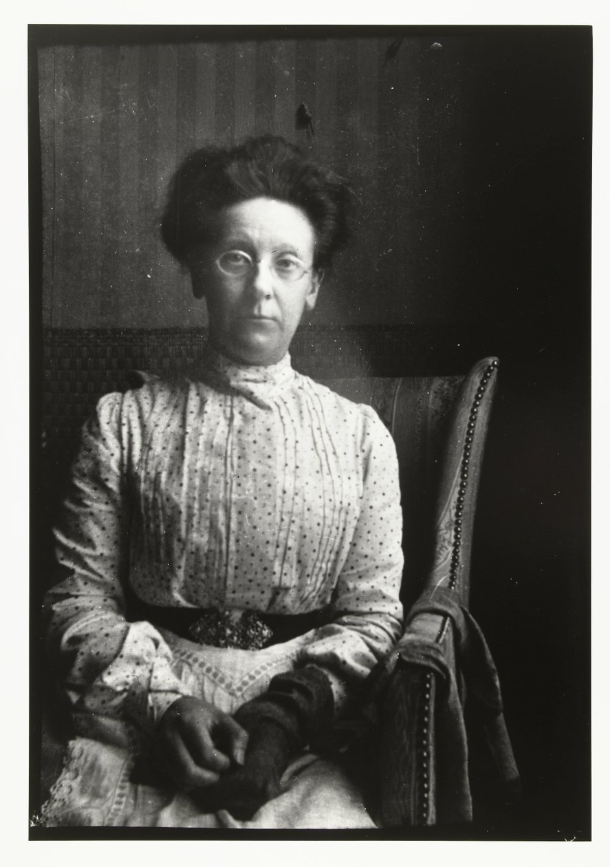 Portret van Margaretha Breitner, zus van de fotograaf door George Hendrik Breitner