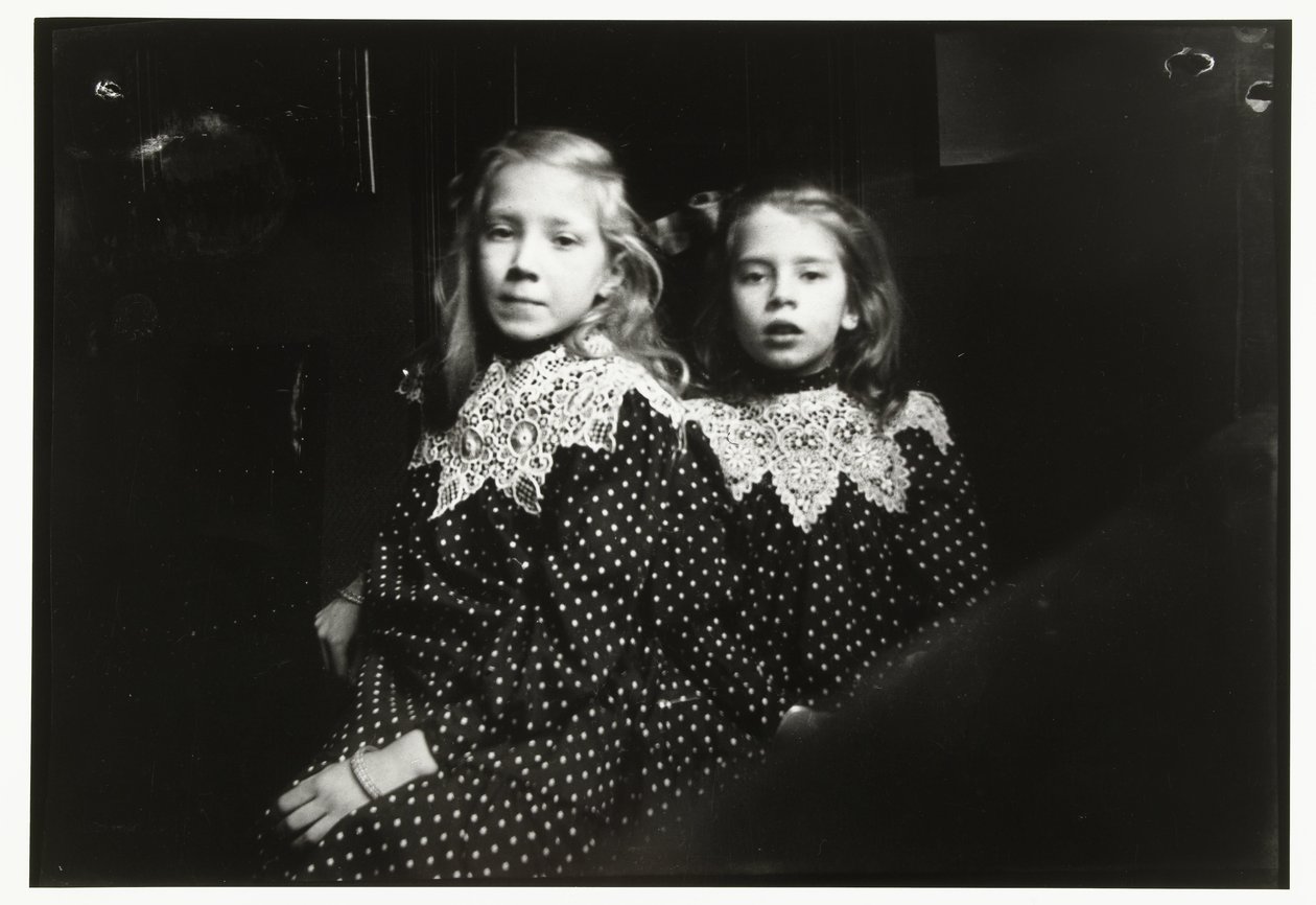 Portret van twee onbekende meisjes door George Hendrik Breitner