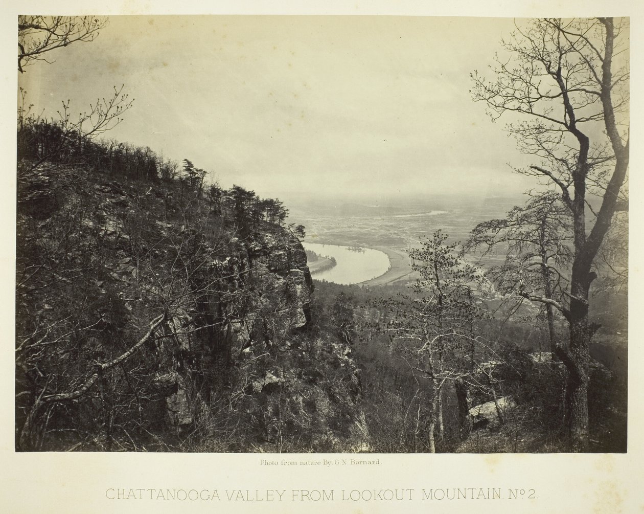 De vallei van Chattanooga vanaf Lookout Mountain, nr. 2 door George N. Barnard
