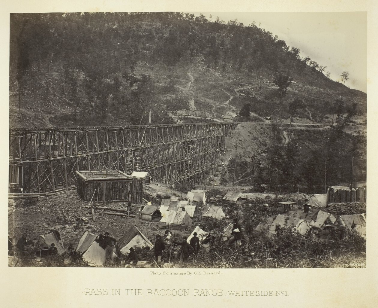 Pas in de Raccoon Range, Whiteside nr. 1 door George N. Barnard