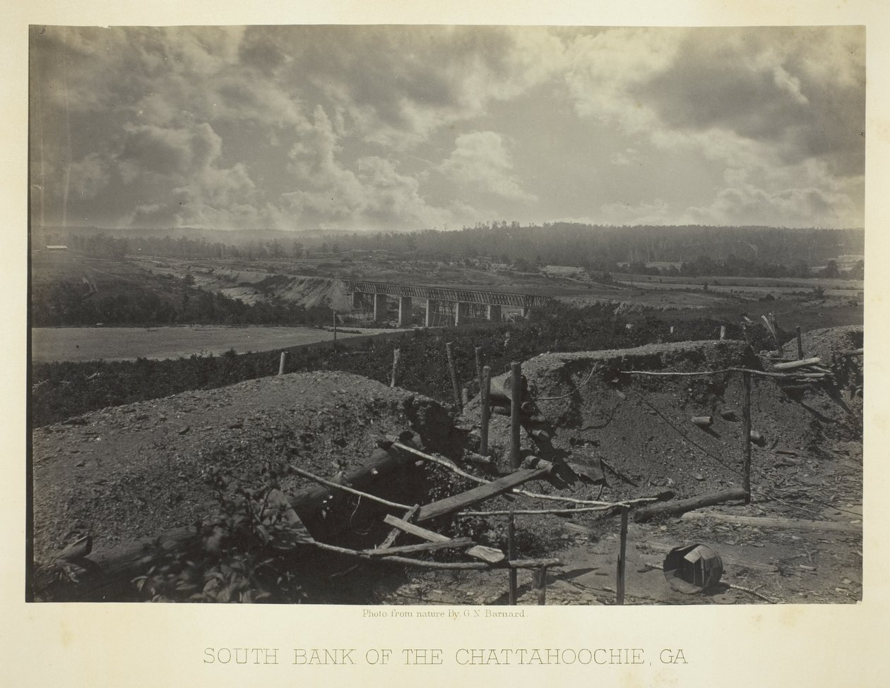 Zuidelijke oever van de Chattahoochie, Ga. door George N. Barnard