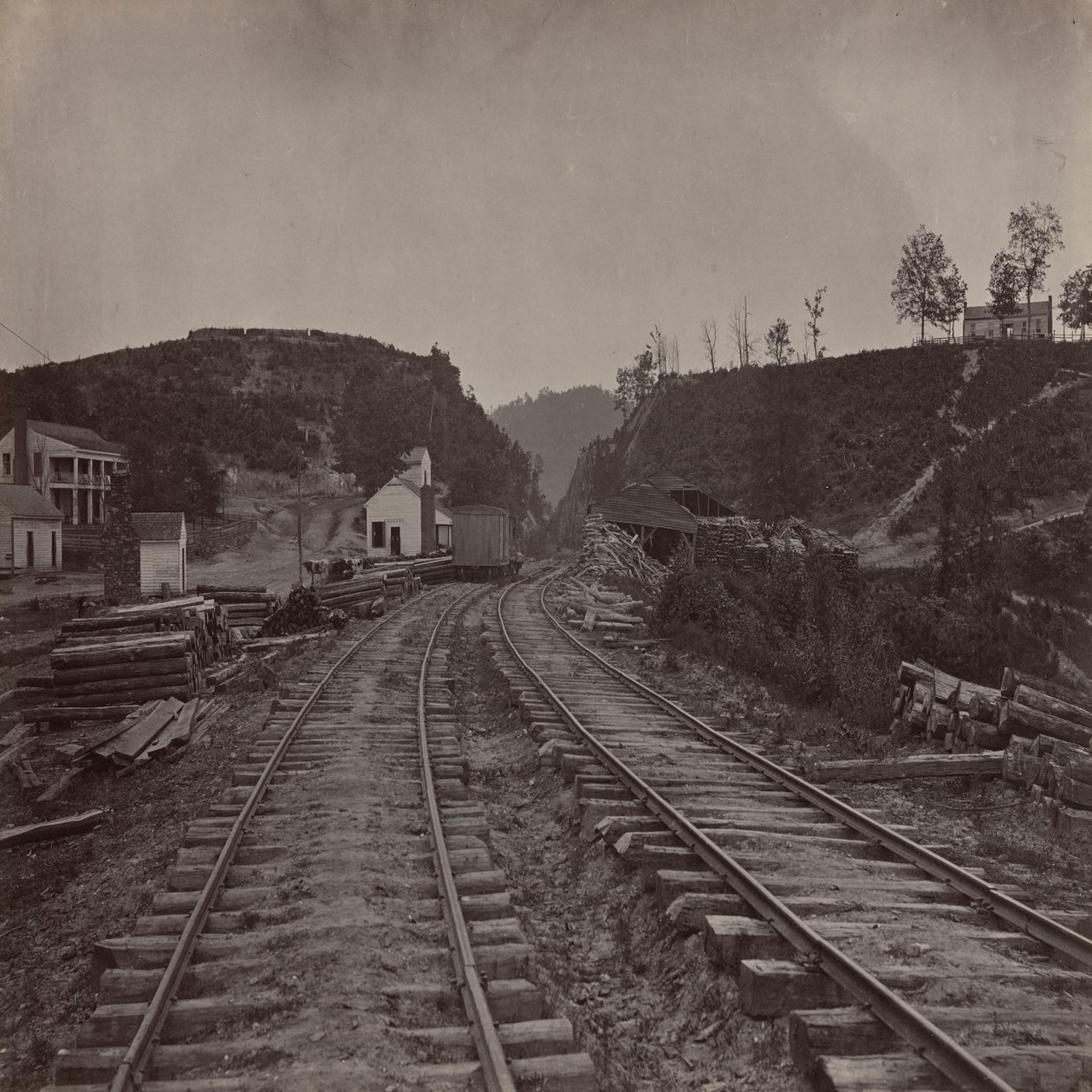 De Allatoona-pas, blik naar het noorden, Georgia door George N. Barnard