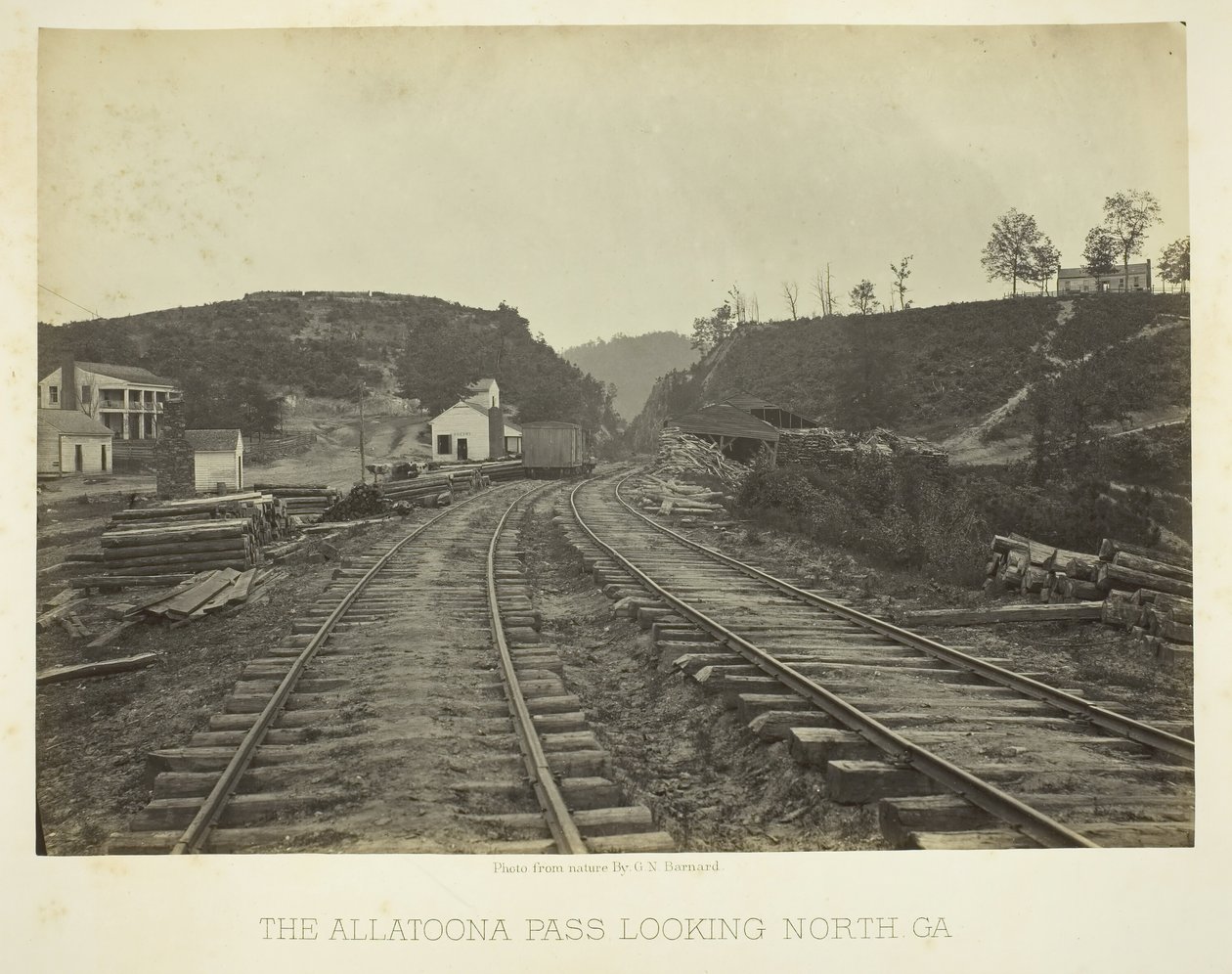 De Allatoona-pas, kijkend naar het noorden, GA, 1866 door George N. Barnard