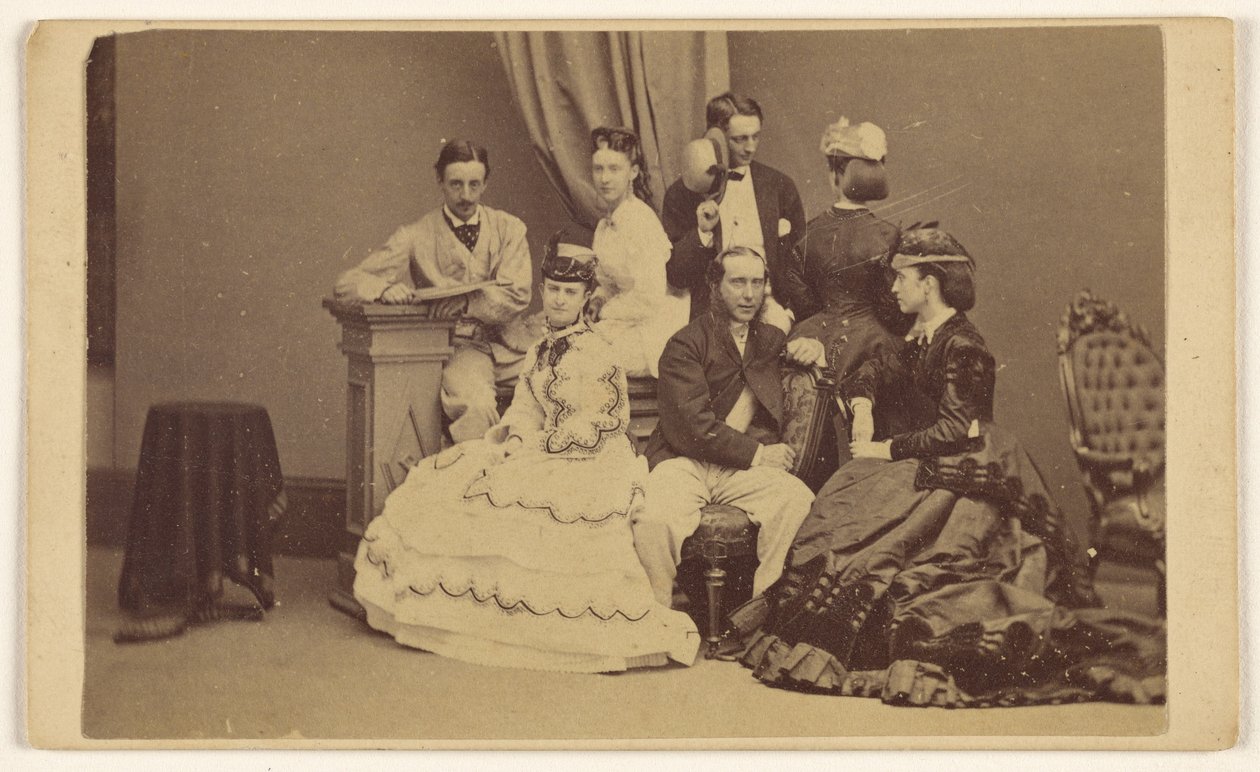 [Portret van een ongeïdentificeerde groep: vier vrouwen en drie mannen]. door George P. Critcherson