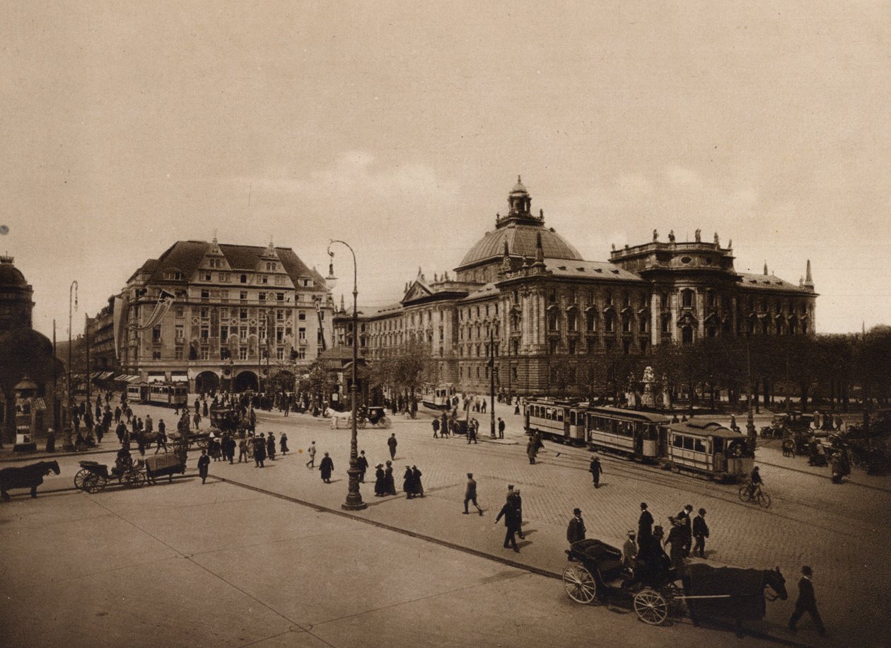 Munchen / München: Paleis van Justitie (z/w foto) door German Photographer