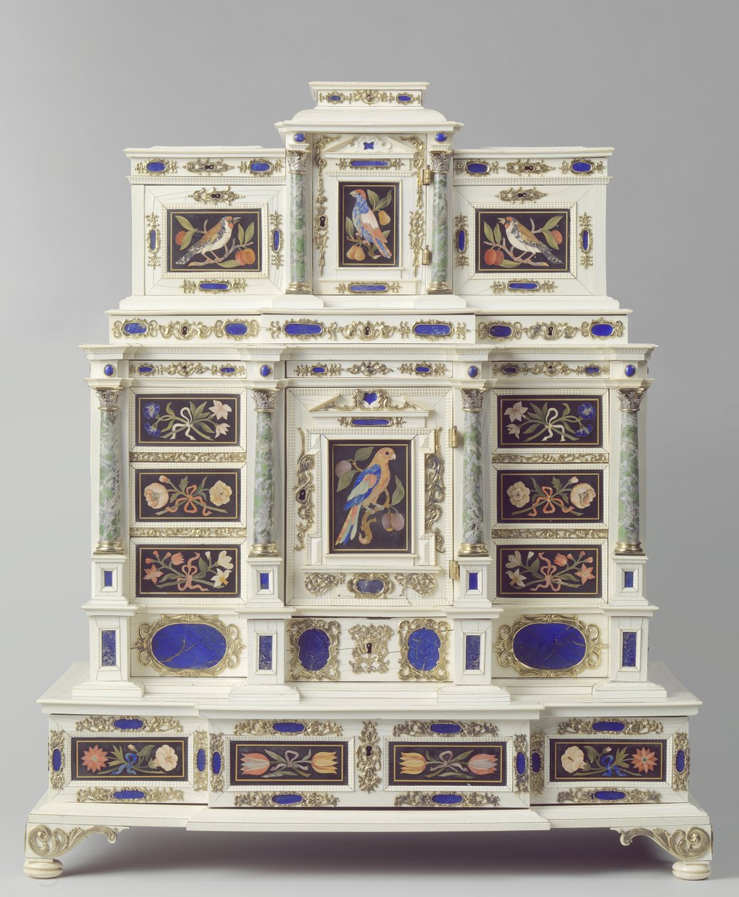 Kast gemaakt in Augsburg, ca. 1660-70 door German School