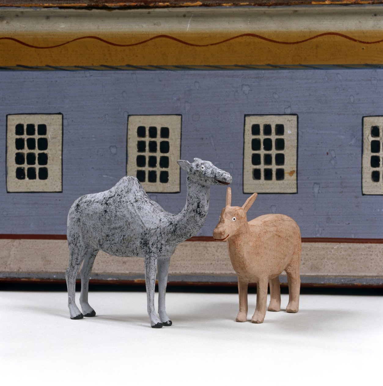 Kameel en neushoorn voor de ark van Noach, ca. 1840 (beschilderd hout) door German School