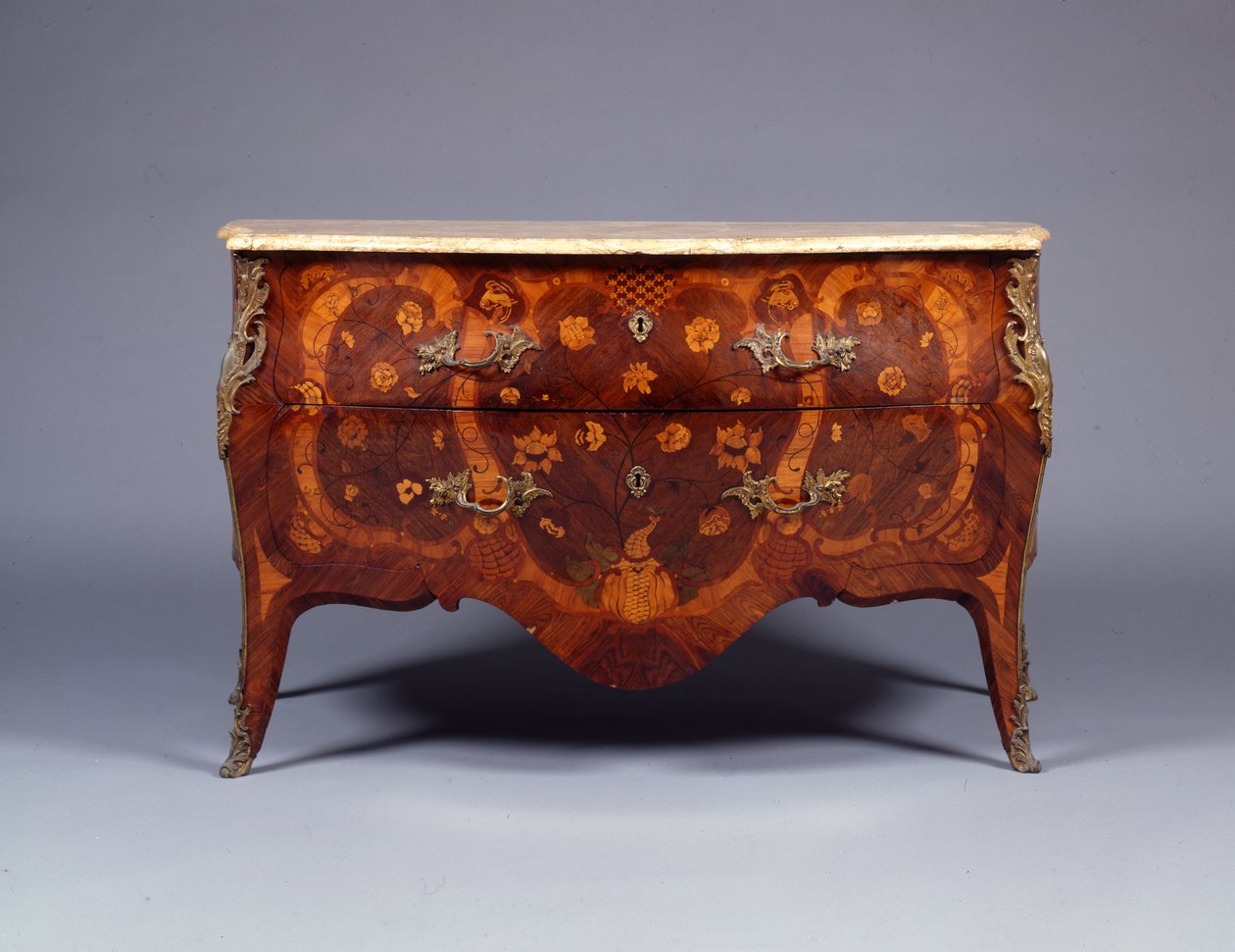 Een van een paar marqueterie en parket commodes, ca. 1765 door German School