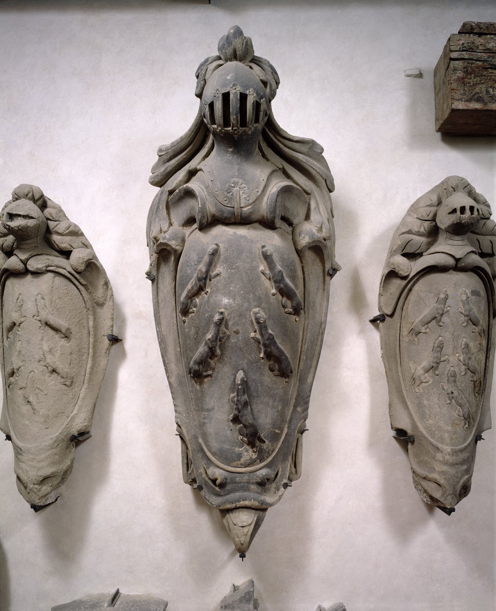 Wapenschilden van de familie Vecchietti door Giambologna