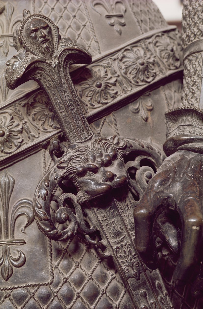 Detail van maliënkolderhand, van het graf van Maximiliaan I 1459-1519 gemaakt in de werkplaats van Peter Vischer ca.1460-1529 door Gilg Sesselschreiber