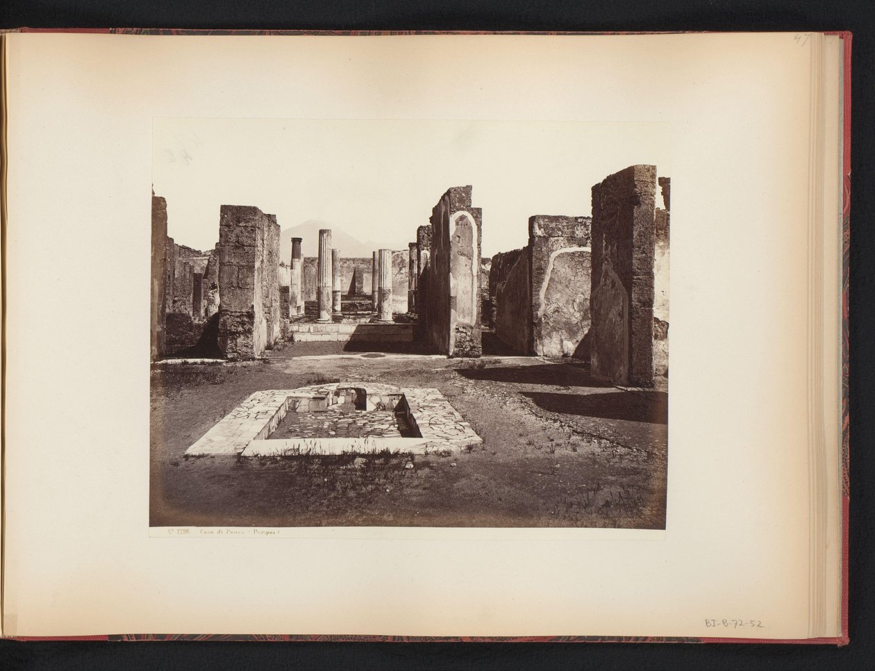 Gezicht op de ruïne van het Casa di Pansa te Pompeï, Italië door Giorgio Sommer (attributed to)