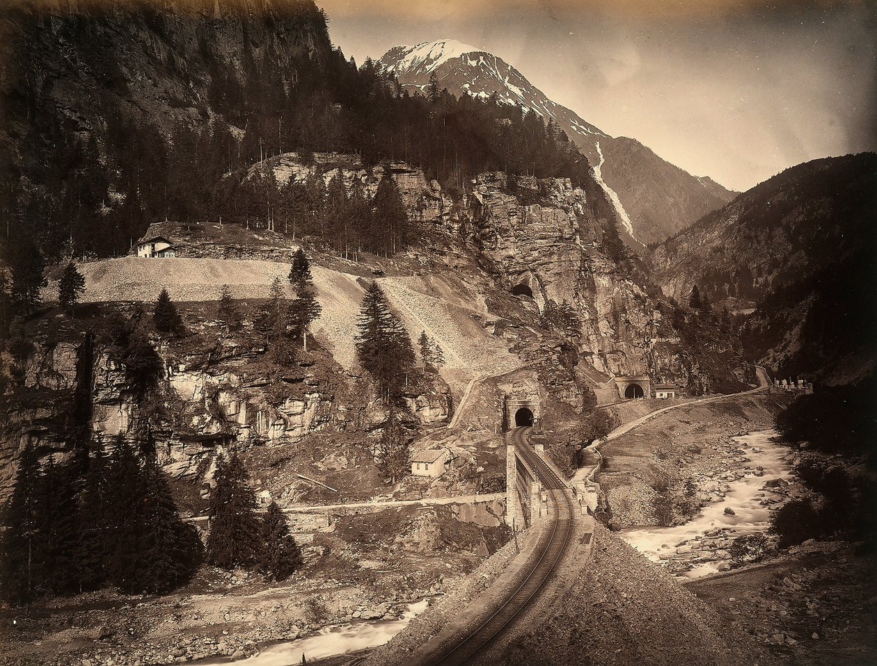 Een stuk van de San Gottardo-spoorlijn bij Faido door Giorgio Sommer