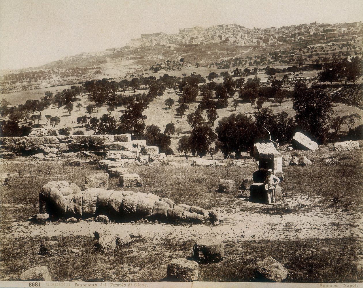 Agrigento: een uitzicht op de ruïnes van de Tempel van Jupiter door Giorgio Sommer